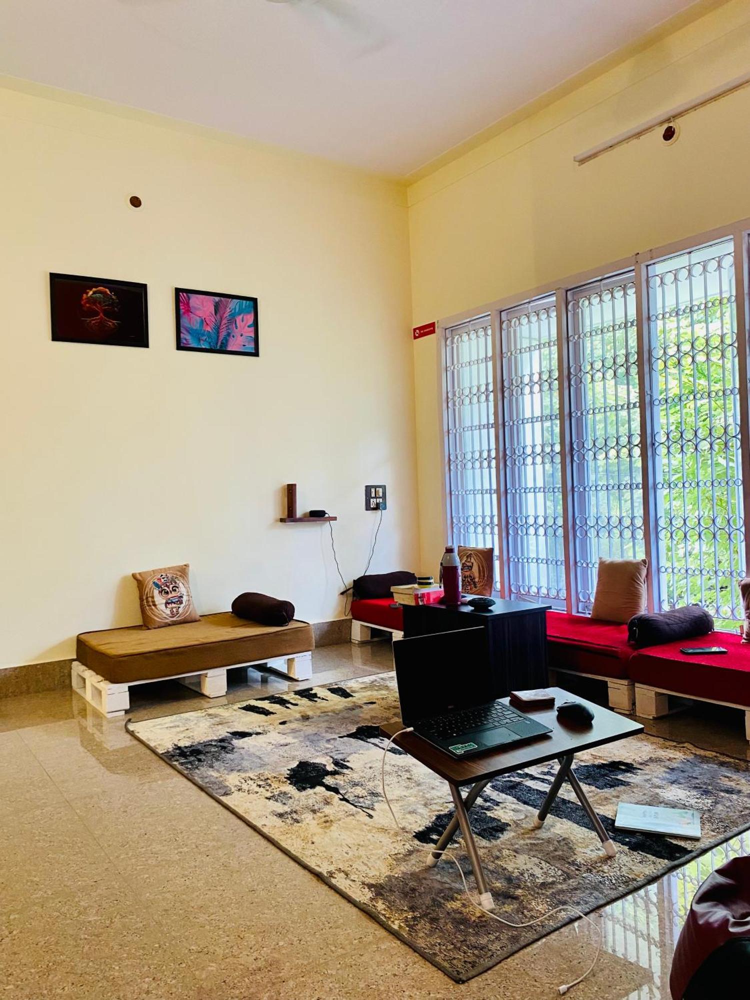 Crossroads Hostel 1980 Mysore Extérieur photo